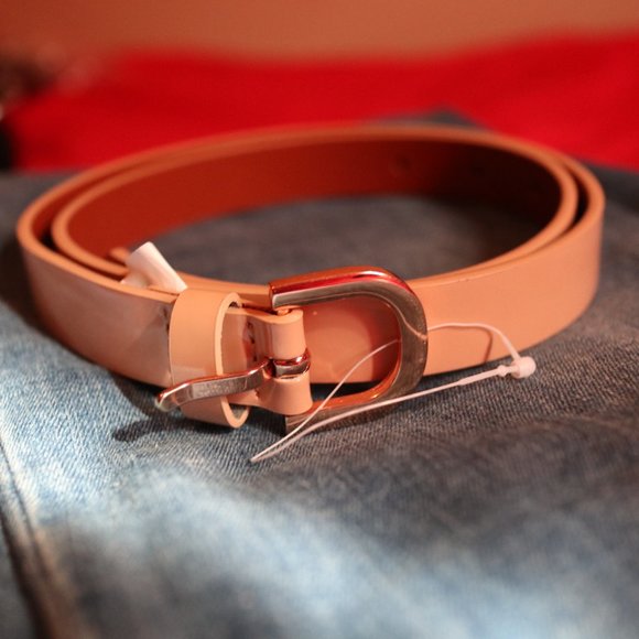 BANANA REPUBLIC NUDE SYNTHETIC LEATHER GLOSSY BELT - Picture 2 of 3